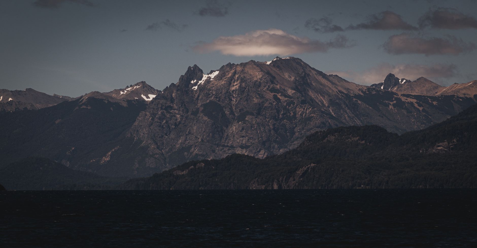 Paisaje imponente de la Patagonia Argentina safford